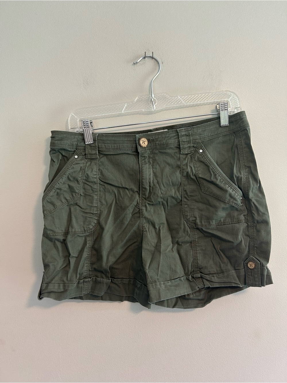 Point zero women’s US 8 Olive Green khaki Shorts